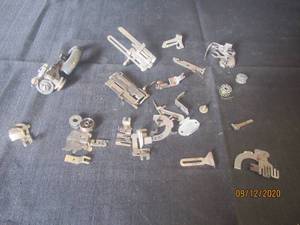 lot 323 image: SINGER SEWING MACHINE ACCESSORIES&nbsp