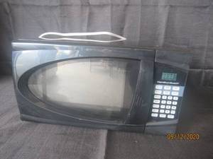 lot 330 image: HAMILTON BEACH 900 WATT MICROWAVE&nbsp P90D23AL-DJ
