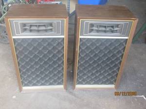 lot 370 image: SET OF VINTAGE AIR SUPENSION AUDIO SYSTEM MODEL XZ
