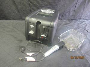 lot 374 image: RIVAL DEEP FRYER CZF625