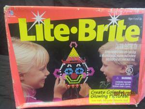 lot 376 image: VINTAGE LITE BRITE CREATE COLORFUL GLOWING PICTURES
