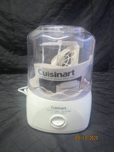 lot 420 image: CUISINART FROZEN YOGURT ICE CREAM AND SOBERT MAKER