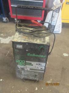 lot 5 image: SCHAUFER BATTERY CHARGER START