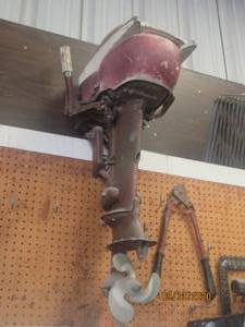 lot 6 image: VINTAGE JOHNSON OUTBOARD MOTOR C HORSE 18 RUNNING CONDITION