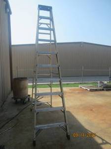 lot 13 image: A FRAME GREEN BULL 10 FT LADDER
