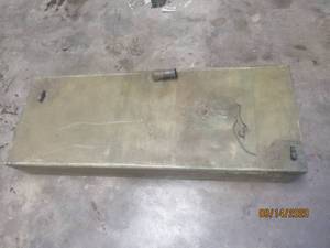 lot 17 image: GAS TANK FOR BOAT