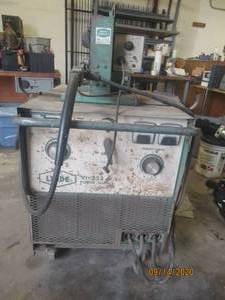 lot 18 image: LARGE WORKING WELDER - LINDE V1-252 CVDC POWER SUPPLY WELDER ON CASTERS