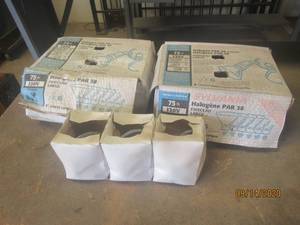lot 41 image: TOTAL OF 15 SYLVANIA HALOGEN BULBS 75w 130V