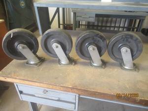 lot 46 image: TOTAL OF 4 HEAVY DUTY&nbsp 8 CASTERS&nbsp