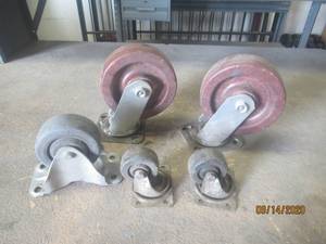 lot 49 image: TOTAL OF 5 ASSORTED CASTERS&nbsp