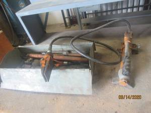 lot 132 image: HYDRALIC PUMP WITH ATTACHMENTS