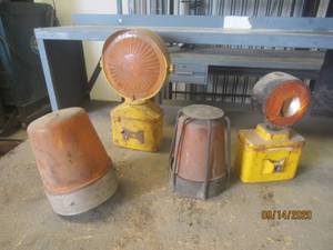 lot 52 image: TOTAL OF 4 STROBE LIGHTS