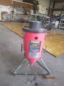 lot 61 image: DUST COLLECTOR P-2448