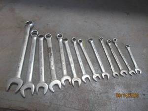 lot 82 image: TOTAL OF 13 COMBINATION WRENCHES