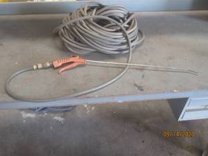 lot 97 image: AIR HOSE WITH SPRAY GUN 20 PLUS FEET LONG