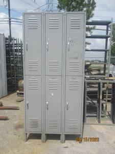 lot 126 image: 6 CUBE METAL LOCKER