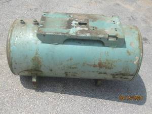 lot 128 image: SPEEDAIRE AIR COMPRESSOR TANK TANK ONLY