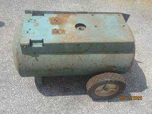 lot 129 image: AIR COMPRESSOR TANK TANK ONLY