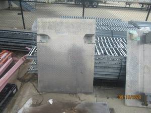 lot 170 image: DOCK PLATE 4LX3W