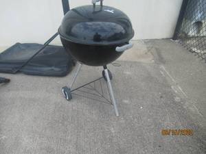 lot 220 image: WEBER GRILL