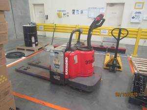 lot 223 image: RAYMOND ELECTRIC PALLET JACK (112TM-FRE60L) WORKSWORK WITH LOT #138