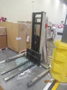 lot 227 image: CROWN 20MT ELECTRIC PALLETJACKSTACKER WITH REMOTE JACK WORKING CONDITION NEEDS MAINTENANCE