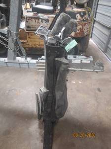 lot 76 image: GOLF CLUBS AND BAG