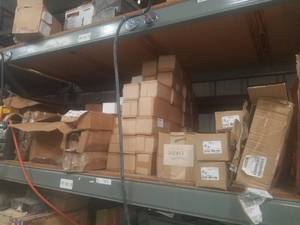 lot 3 image: Contents of Middle rack.  Large qty of items