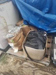 lot 54 image: Mixed pallet of items