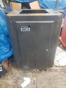lot 67 image: Heavy duty metal base cabinet