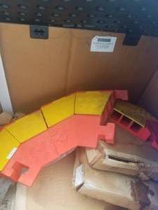 lot 85 image: Mixed pallet of items, plastic pallet not included