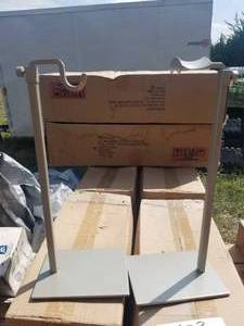 lot 114 image: Display racks