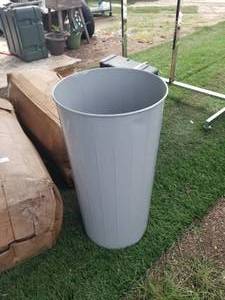 lot 175 image: Trash Cans