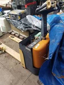 lot 182 image: Pallet Jack