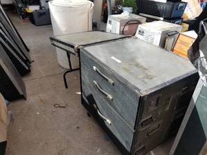 lot 197 image: Desk