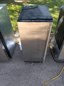 lot 293 image: U-Line 1215RA 15-inch 2.9 cu. ft. Under-counter Compact Refrigerator New