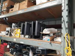lot 303 image: Contents of Middle rack.  Large qty of items