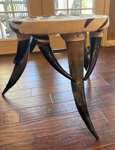 lot 14 image: Cow hide painted Zebra side table with horns