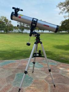lot 50 image: VENTURE rx-9 REFLECTOR TELESCOPE AND TRIPOD