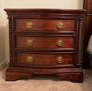lot 34 image: Night stand