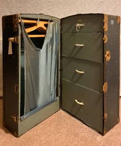 lot 43 image: Antique Steam Trunk Early 1900s