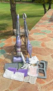 lot 87 image: 2 Shark Vacuum -Steam