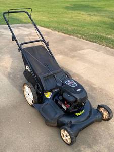 lot 103 image: Briggs 7 Stratton Self Propelled Lawn Mower Has sit, not started&nbsp for a few years.