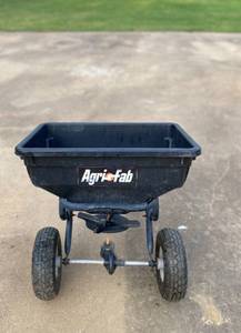 lot 104 image: Agri-fab Spreader