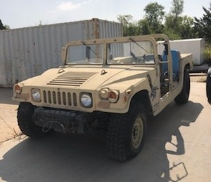 lot 113 image: Army Hum-vee mid 90s Does not Start
