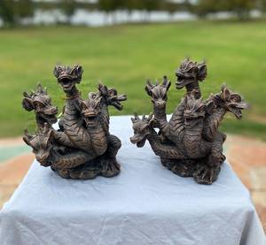 lot 117 image: 2 Dragon Decoration Incense burners