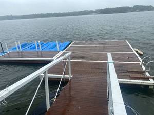 lot 133 image: Floating Dock 5 pieces
