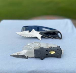 lot 174 image: 2 Diving Knives