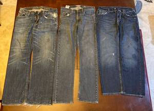lot 181 image: American Eagle &amp Levis 3232