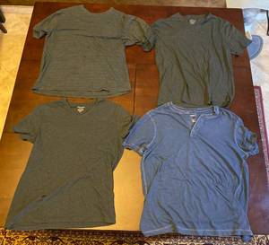 lot 196 image: 4 Pull over Ts (L)